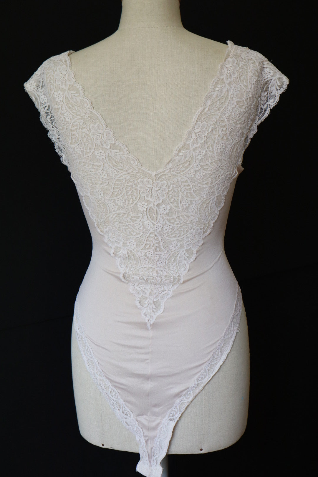 Christian Dior lace body size M crème color