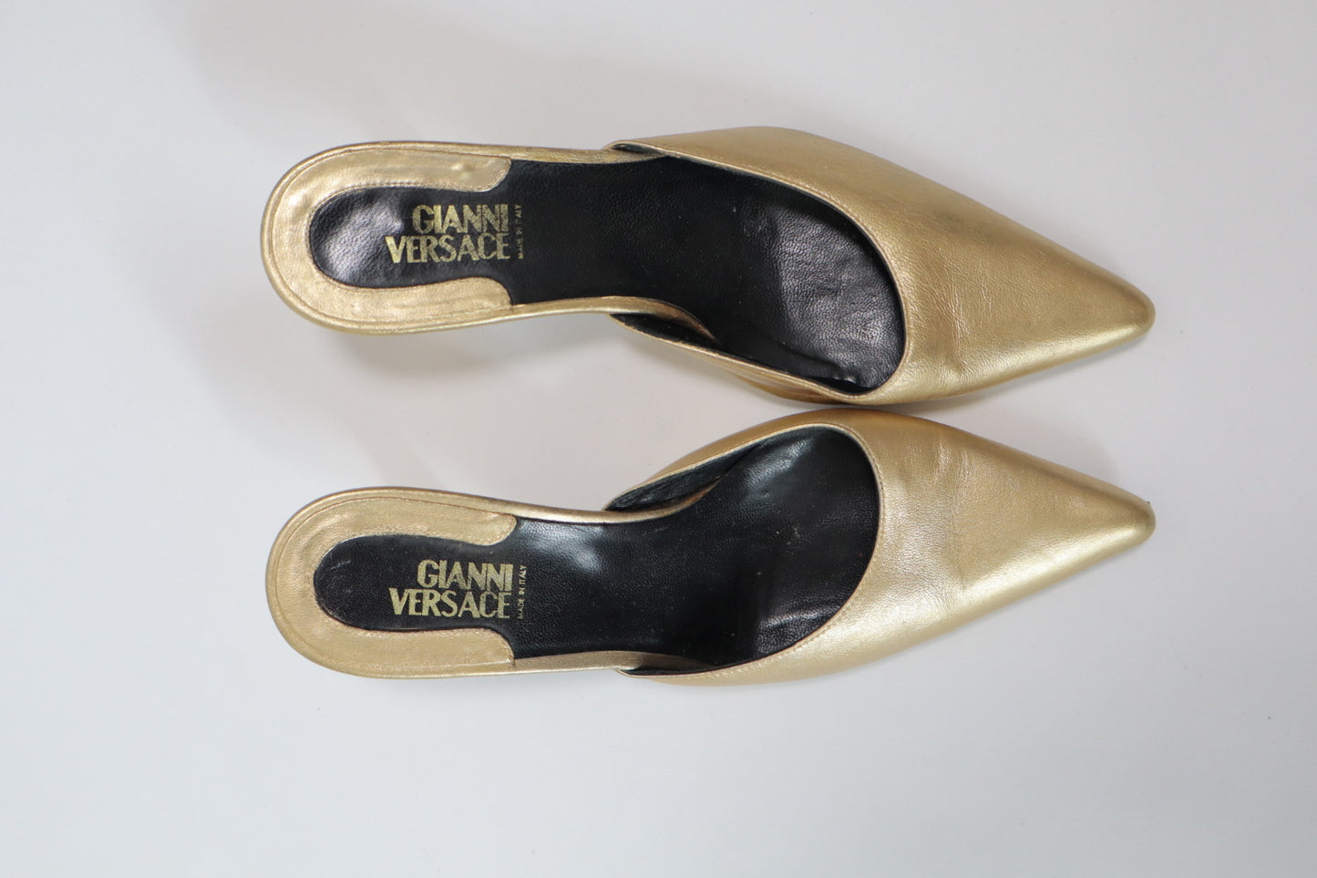 Gold 1990’s Gianni Versace heels size eu35.5 / us5 (also fits for a size 36)