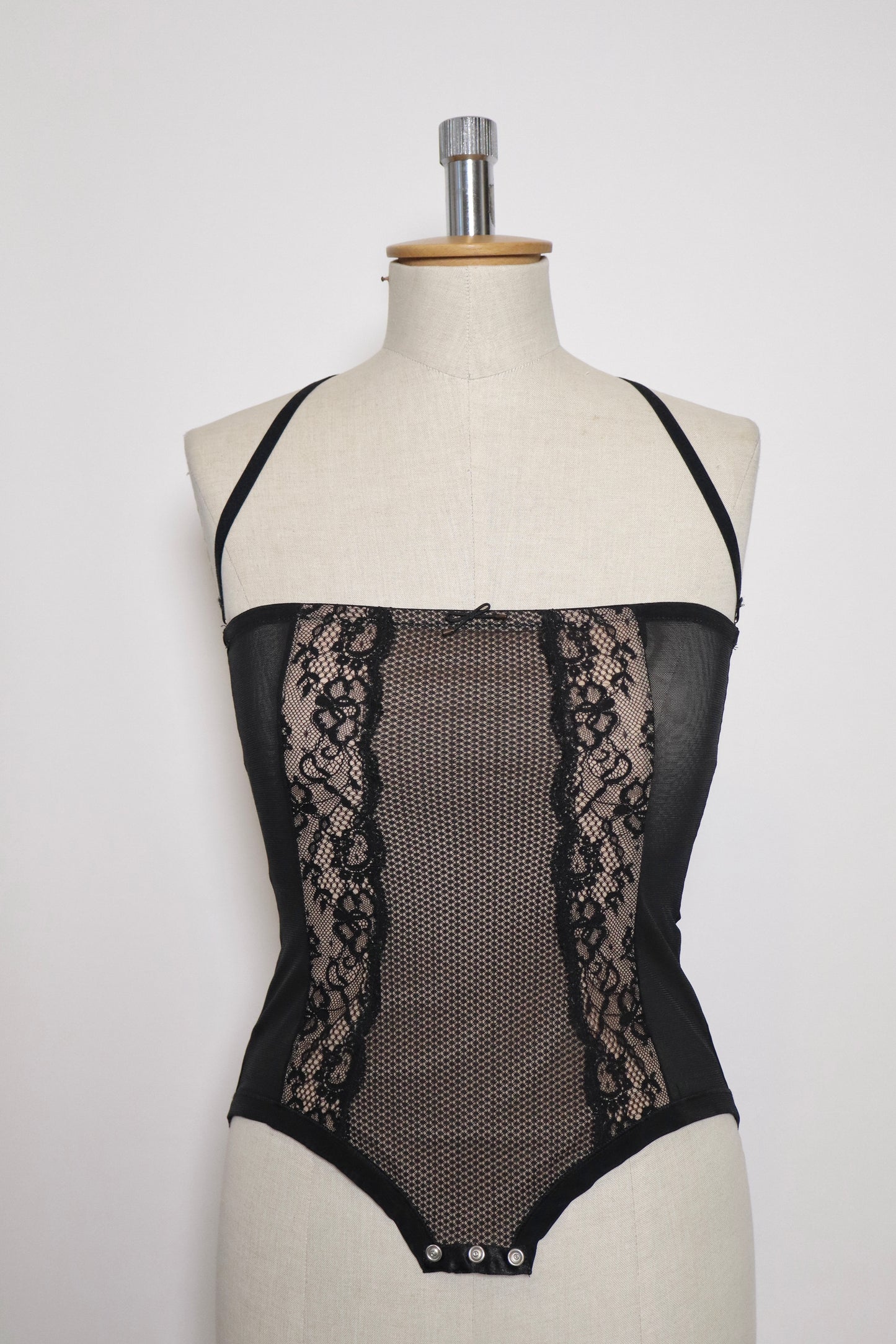 Black body with lace details size M