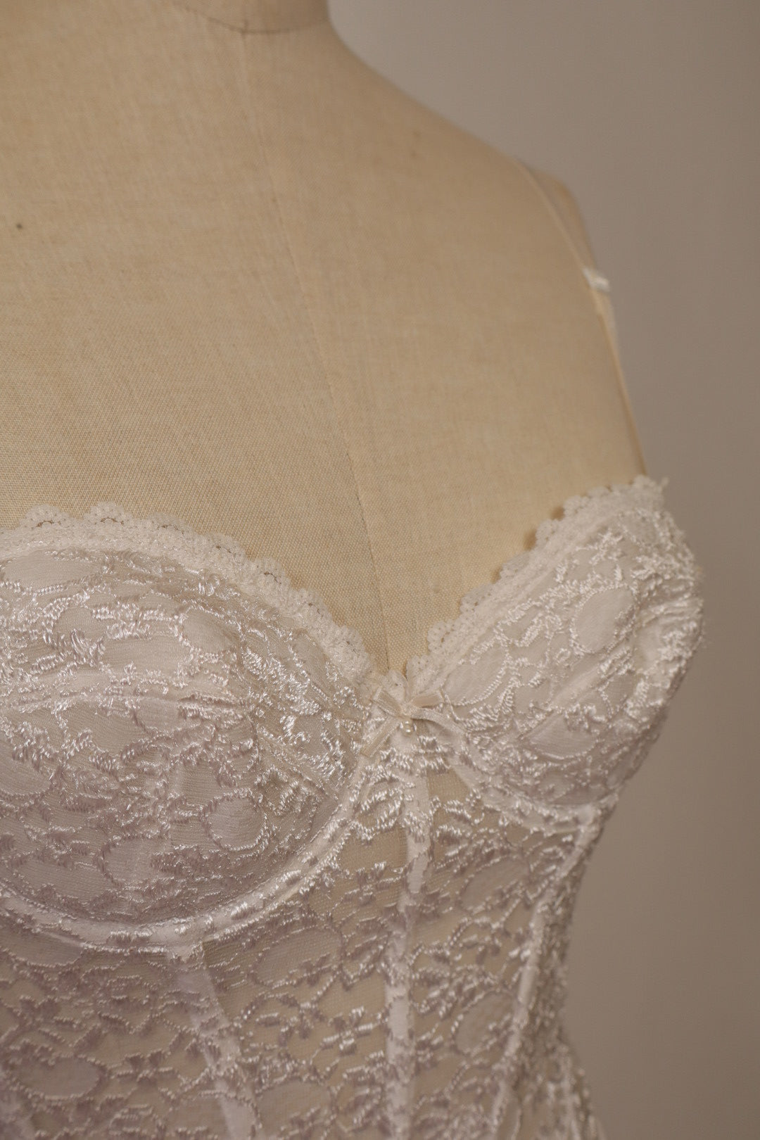 White lace bustier size eu75b / fr90b / us34b