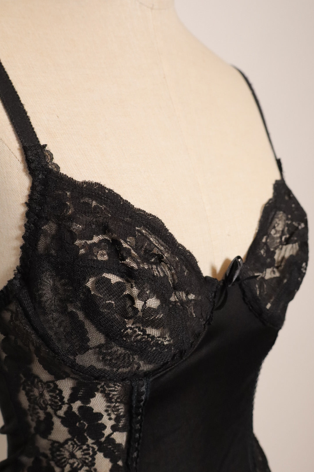 Black lace bustier EU80A / FR95A / US36A