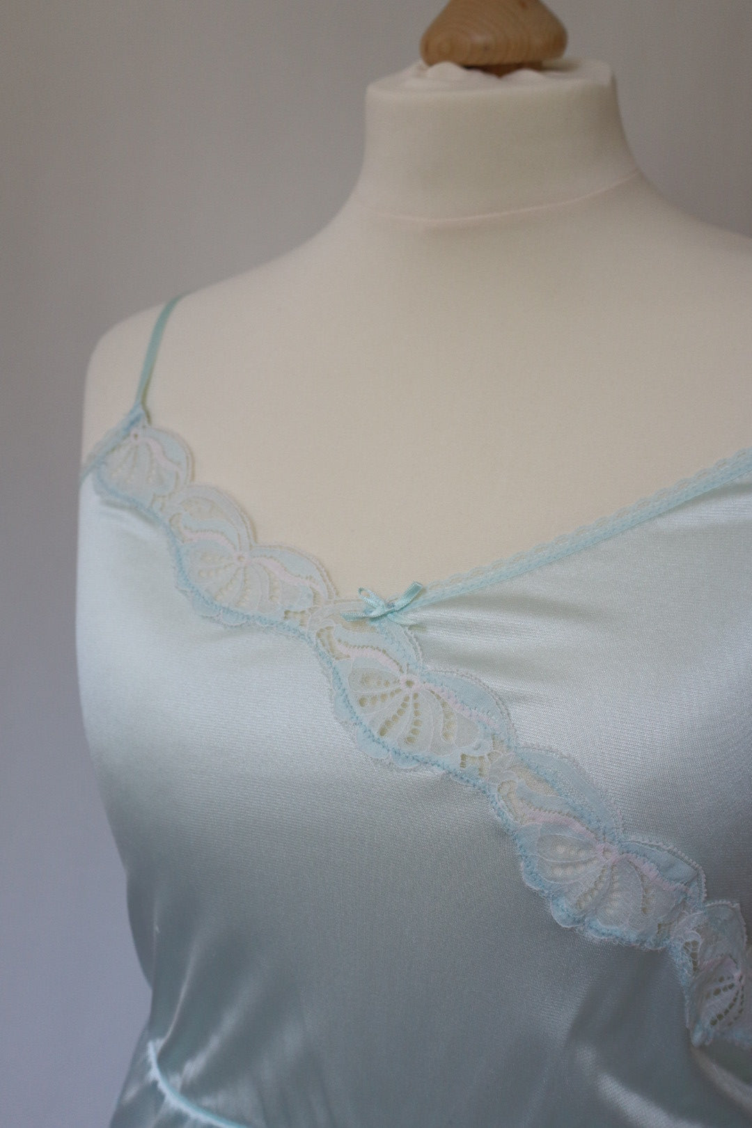 Baby blue satin 1970’s body size L with lace details