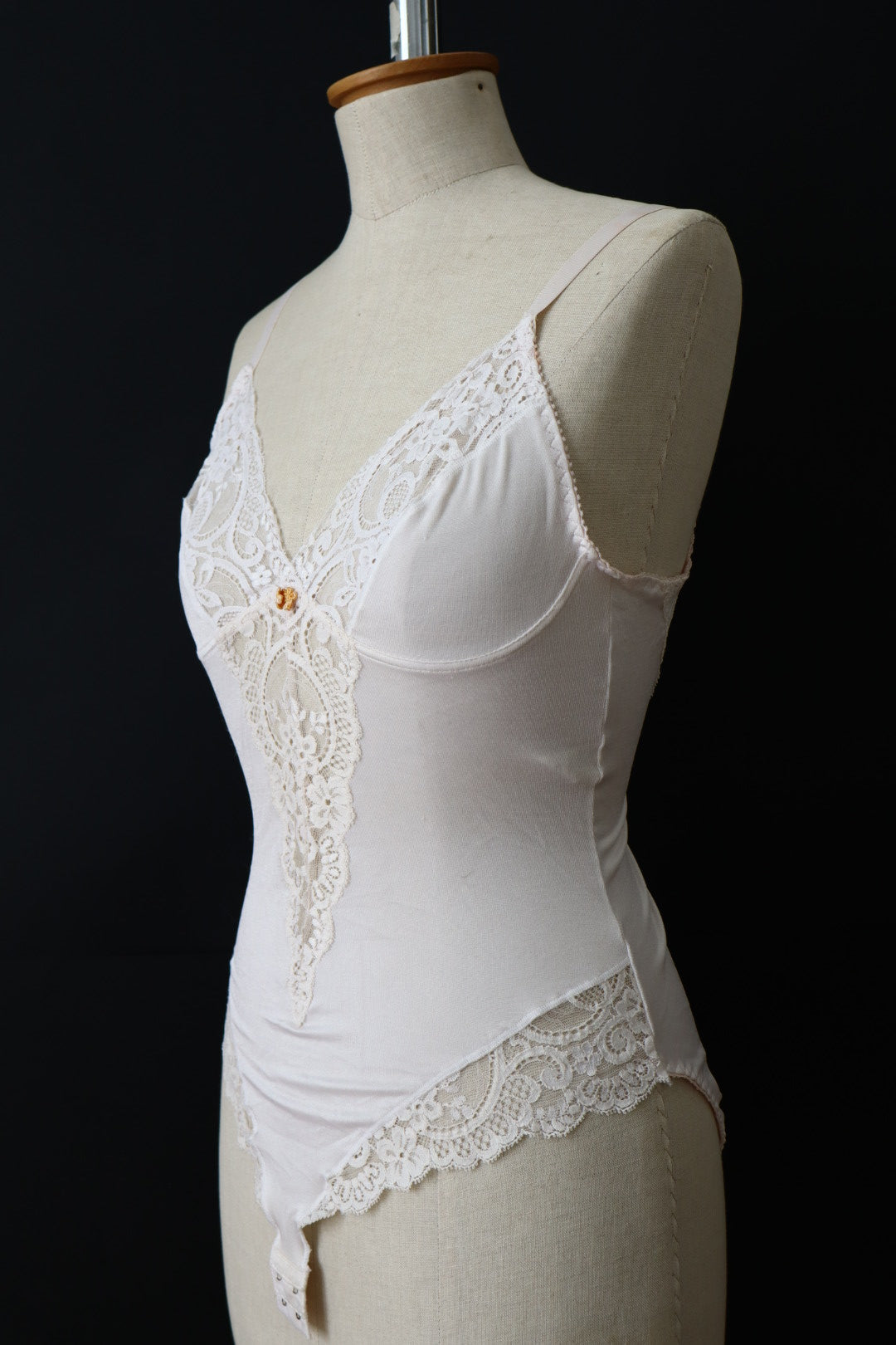 White body with lace details size s / m