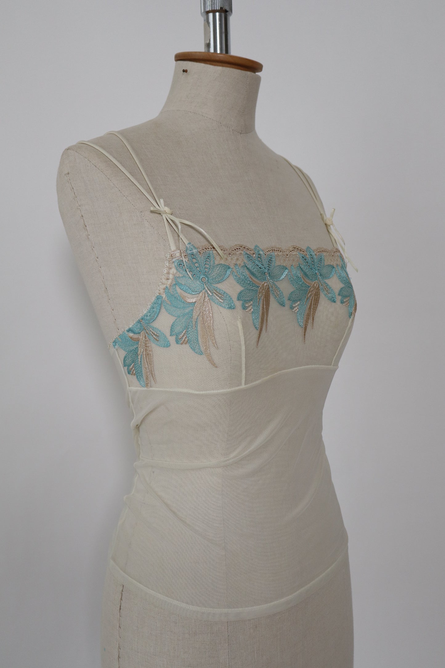 Y2K see trough camitop with blue lace flowers size S - M