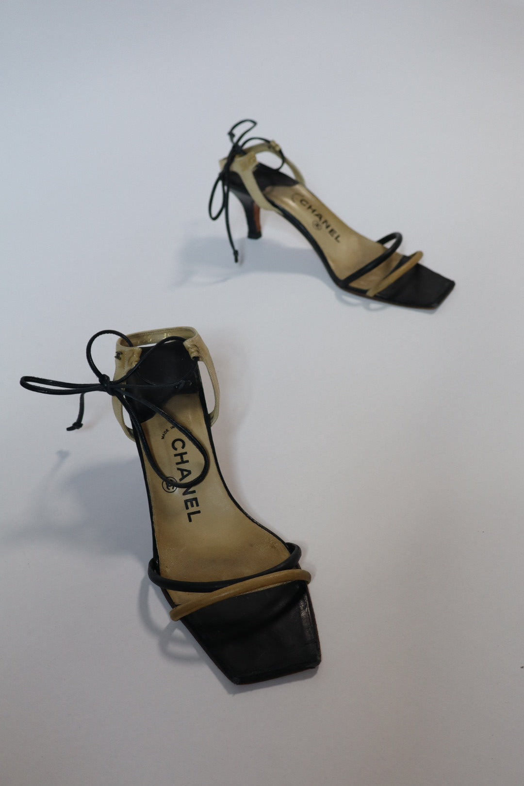 Chanel leather strappy heels black&crème, cc logo on the sides - size 39.5 (us 8.5)