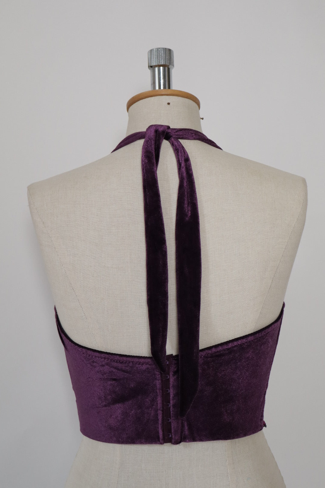 Plum purple velour bustier with lace details by Aubade size M