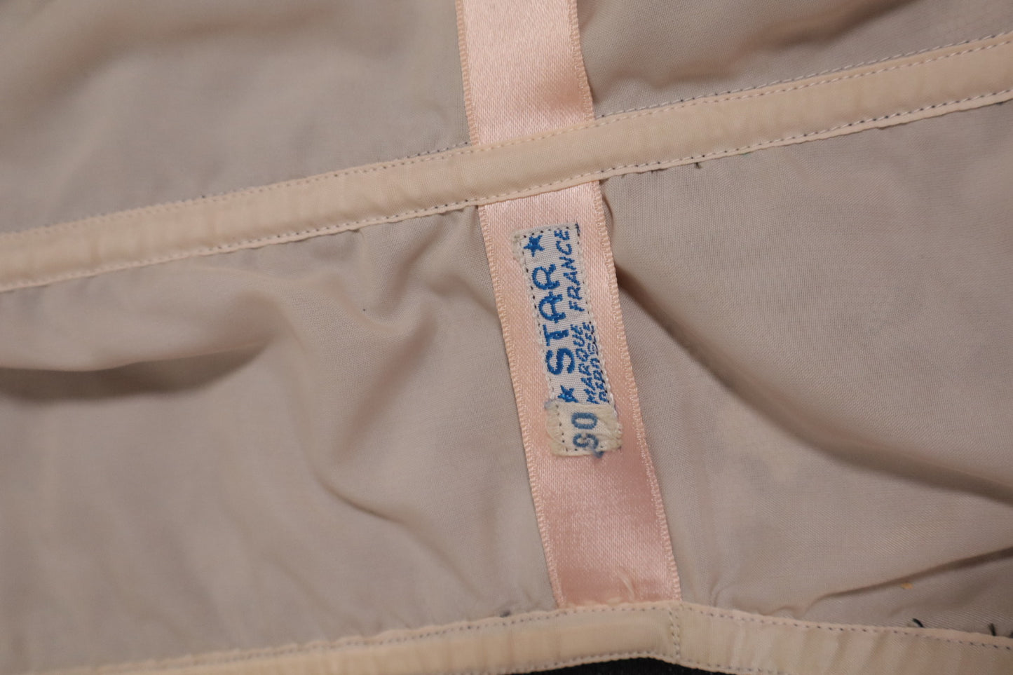 Rare 1955’s bustier by the French lingerie brand ‘Star’. Size FR90B / EU75B / US34B