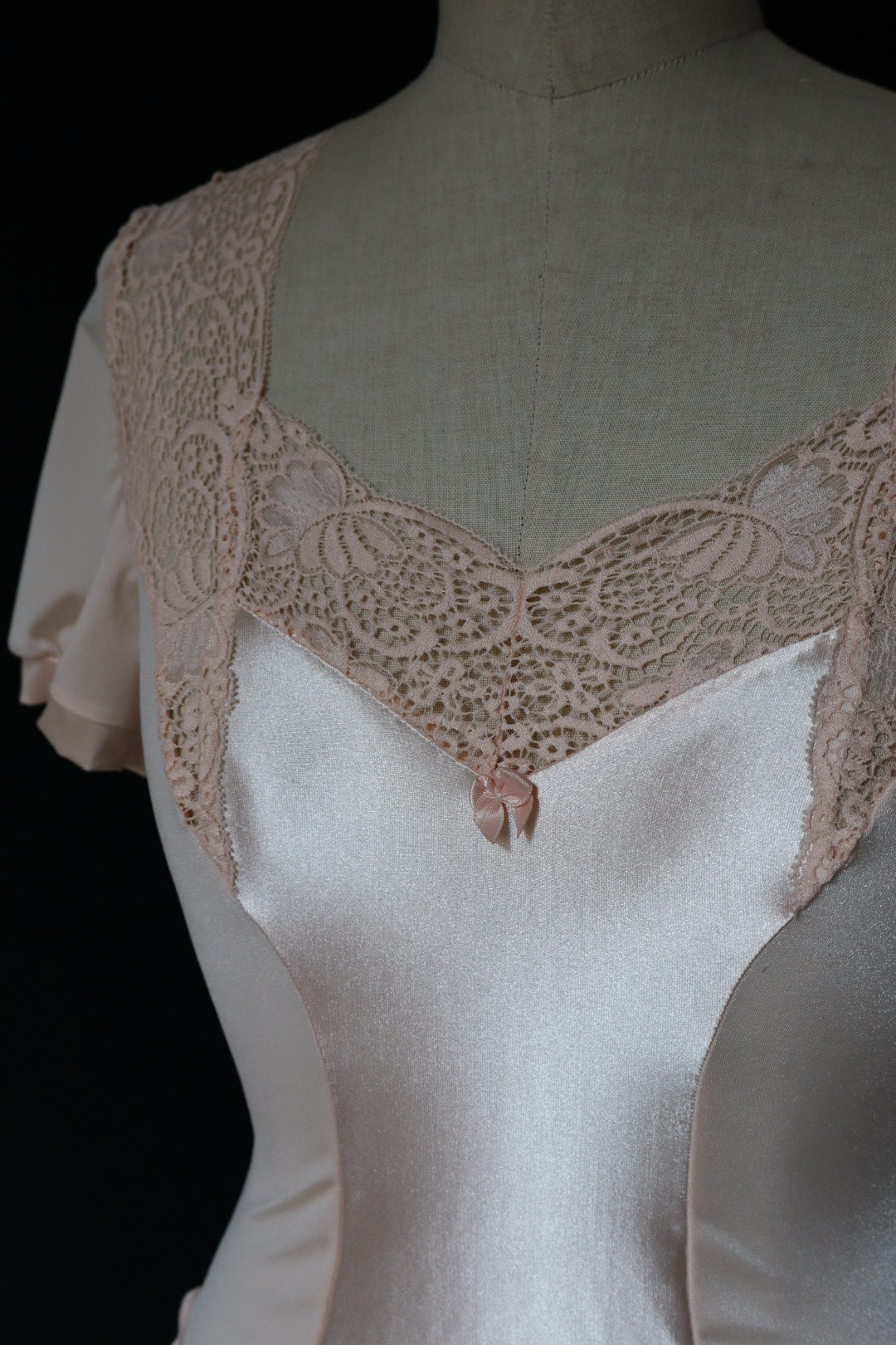 1980’s satin body with lace details ballet style size M