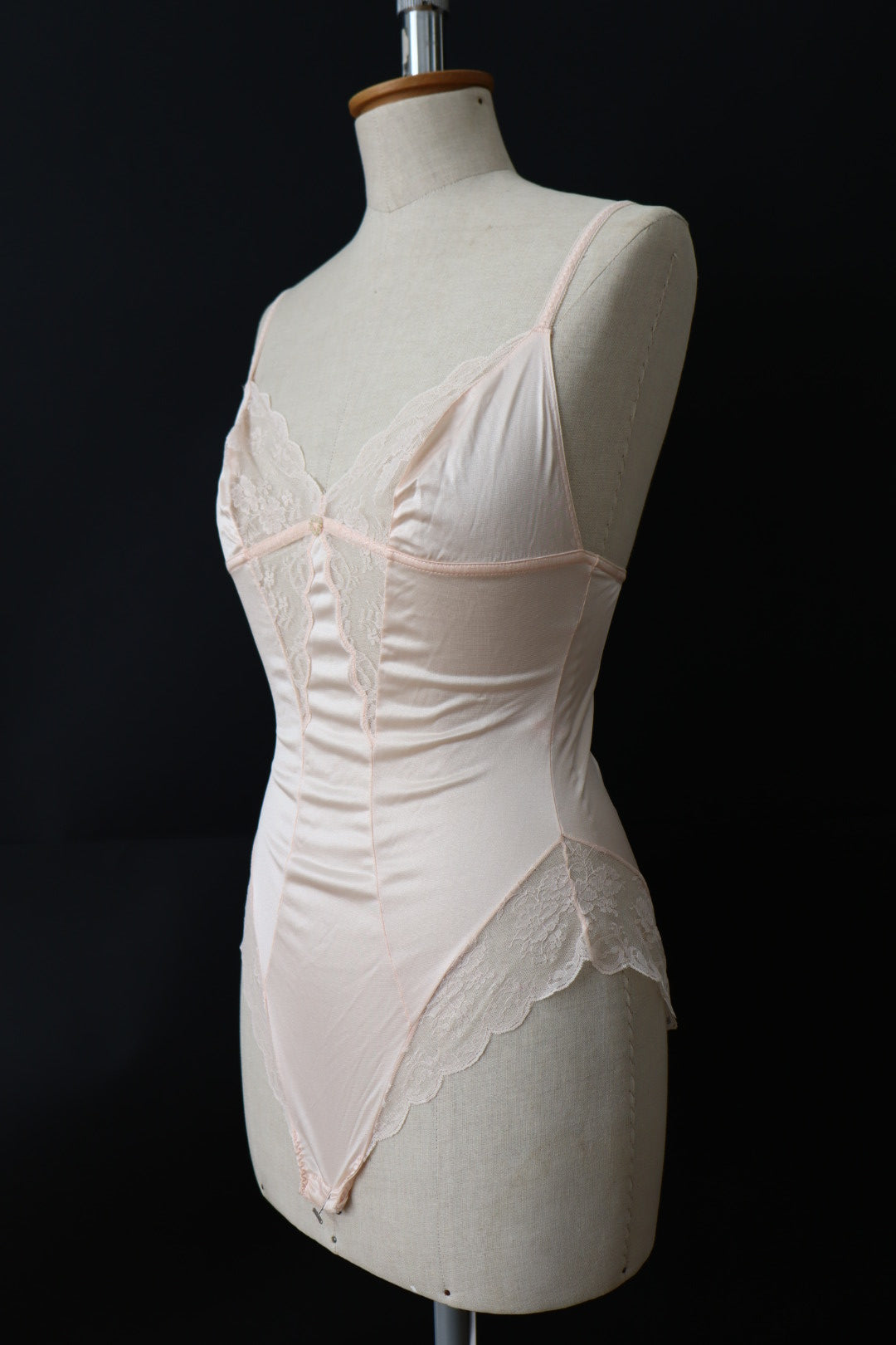 Soft pink body with lace details size small