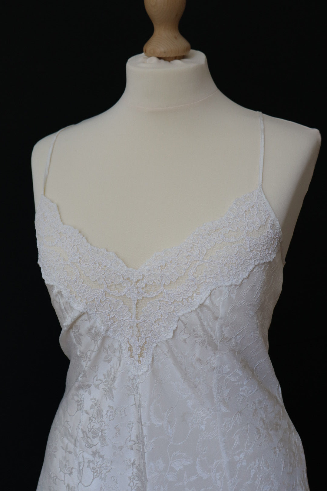 White satin & lace slipdress/body size L - XL