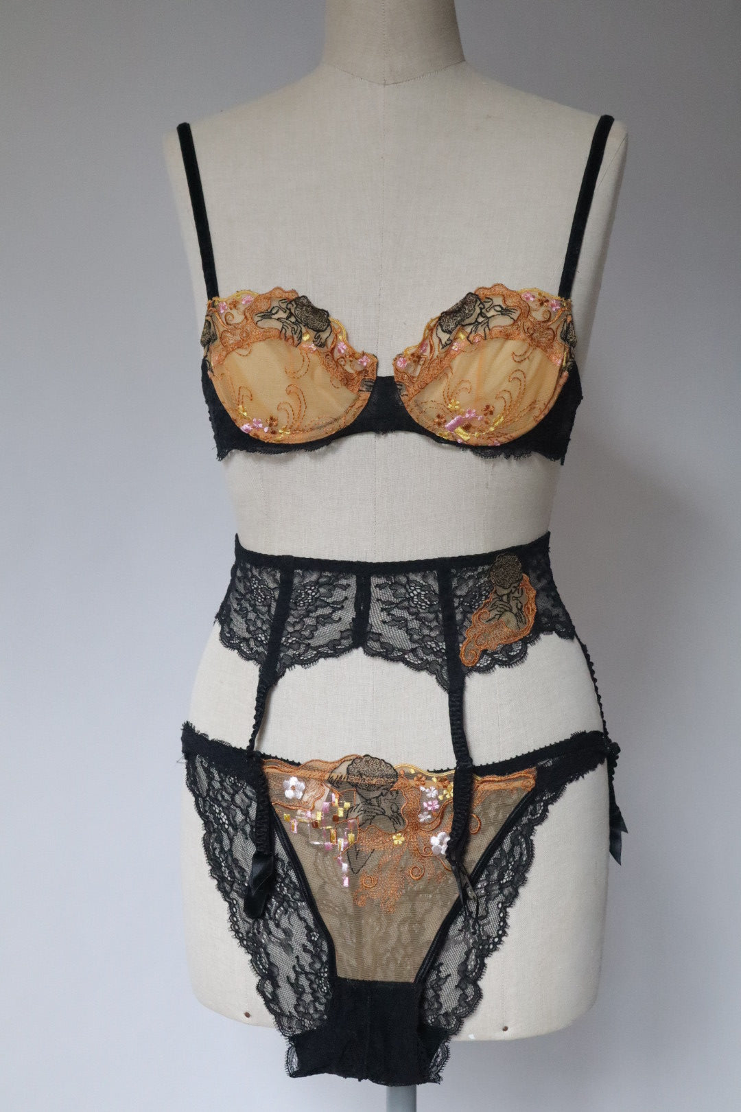 Gustav Klimt ‘The Kiss’ full lingerie set by Lise Charmel size S - eu70b / fr85b/ us32b