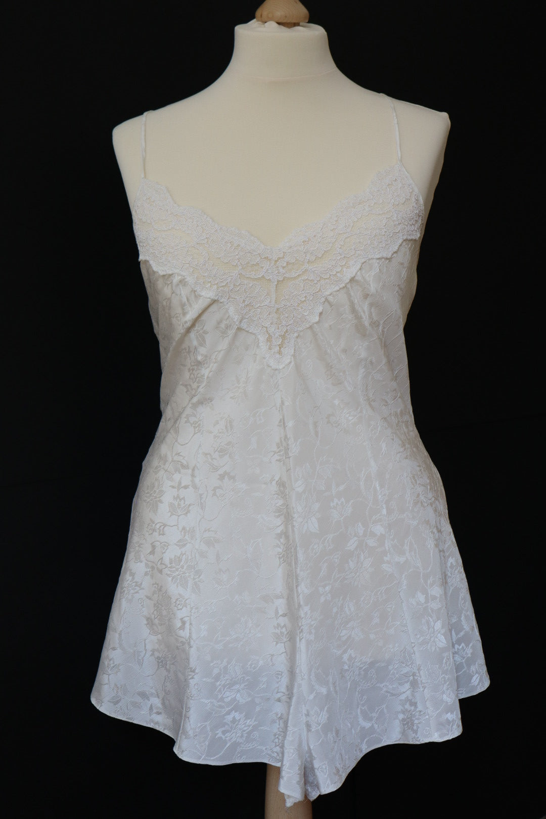 White satin & lace slipdress/body size L - XL