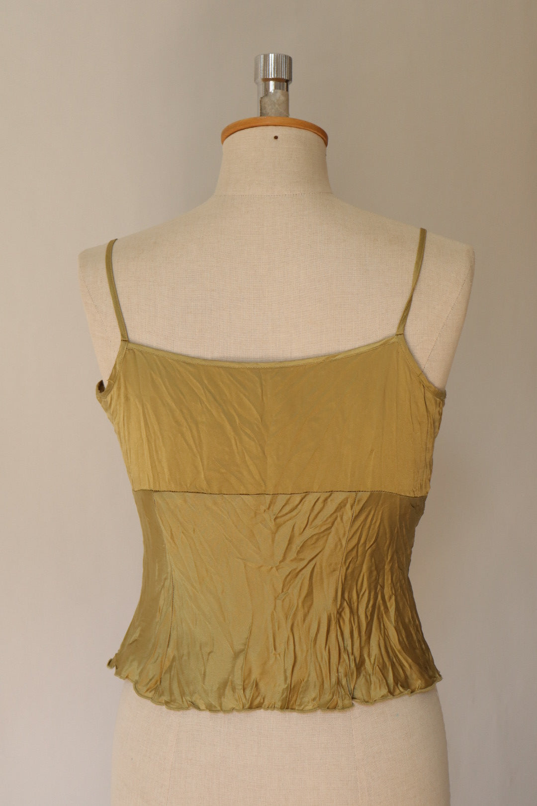 100% silk wrinkled olive top size 38 - medium