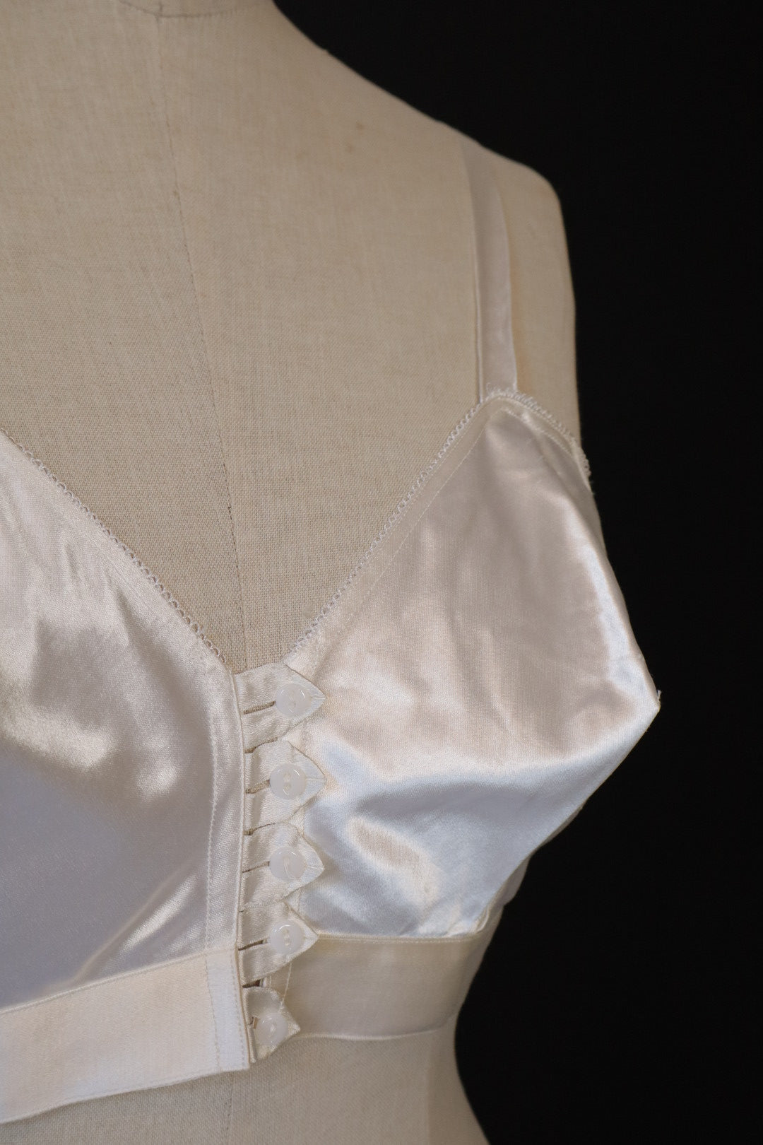 1950’s satin bullet bra size XL