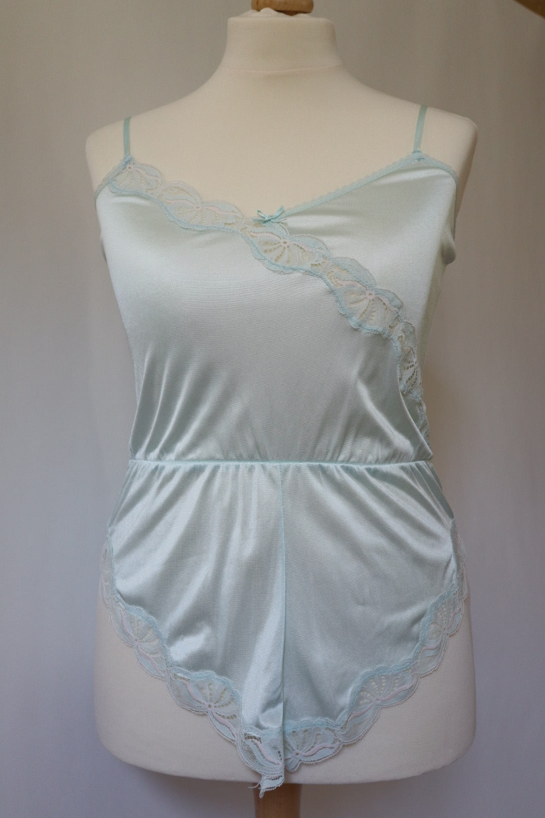 Baby blue satin 1970’s body size L with lace details