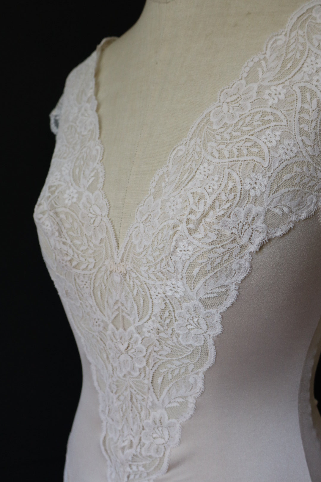 Christian Dior lace body size M crème color