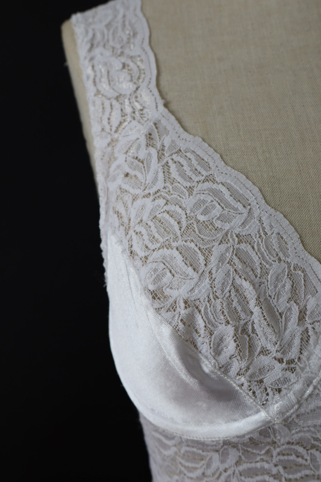 White lace bralette size FR90B /EU75B / 34B Made in Spain