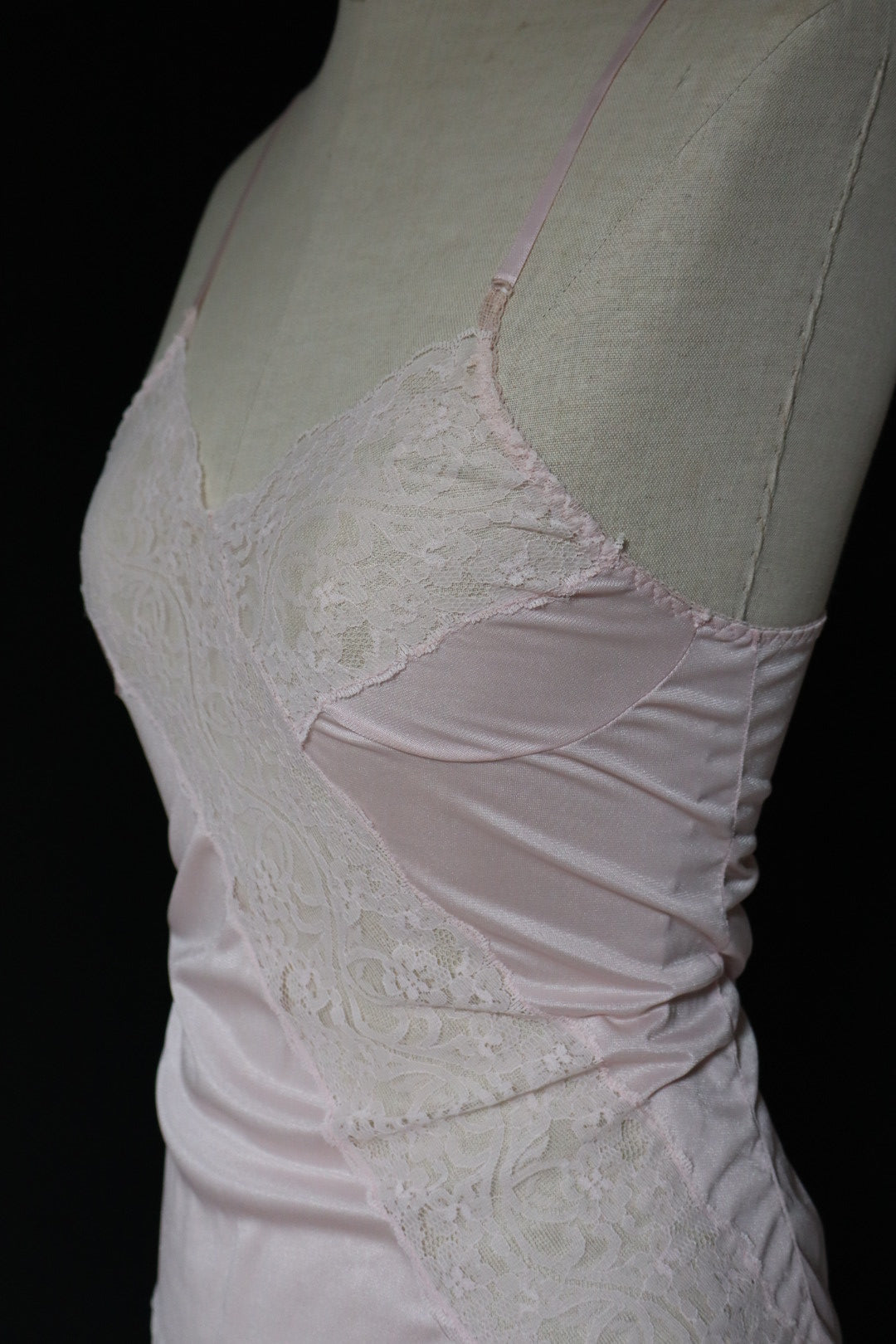 Soft pink lace body size M