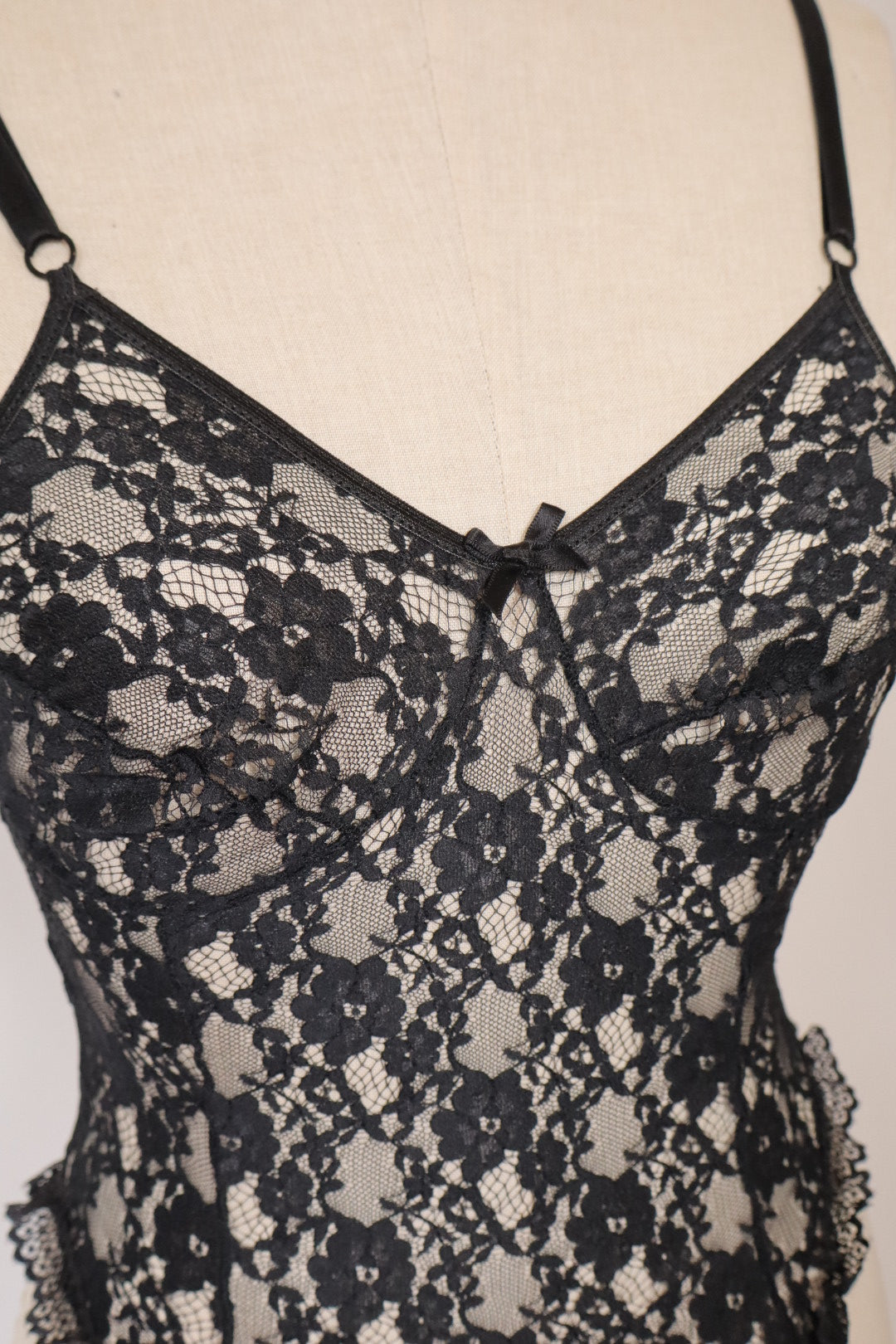 Black lace bustier size M