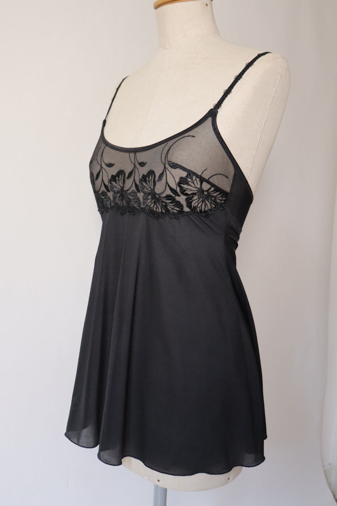 Black slipdress with lace and embroidered flowers size M
