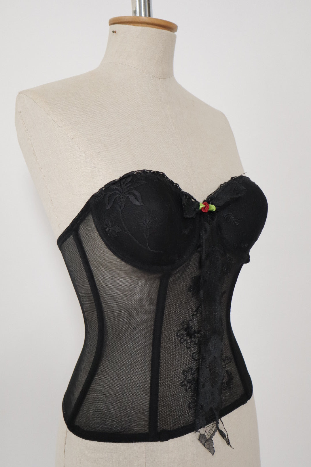 Black lace bustier with bow & rose detail size EU70B / FR85B / US32B