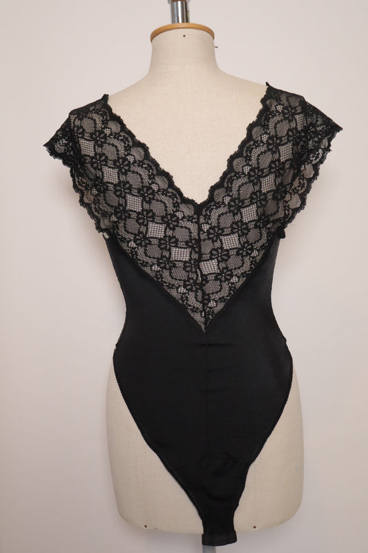 Black body with lace décolletée size medium