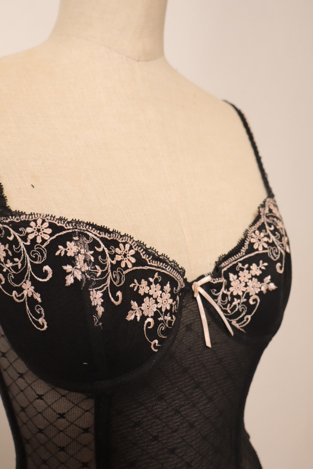Black bustier with pink lace details size S