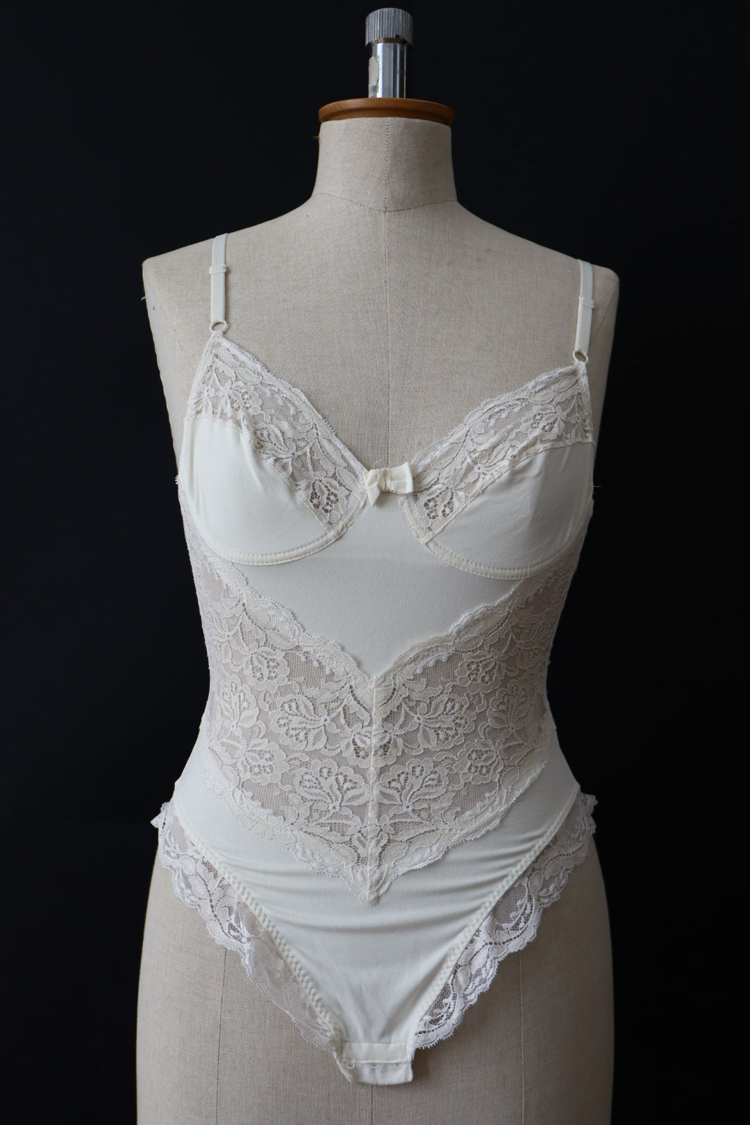 White vintage lace body size small (A cup)