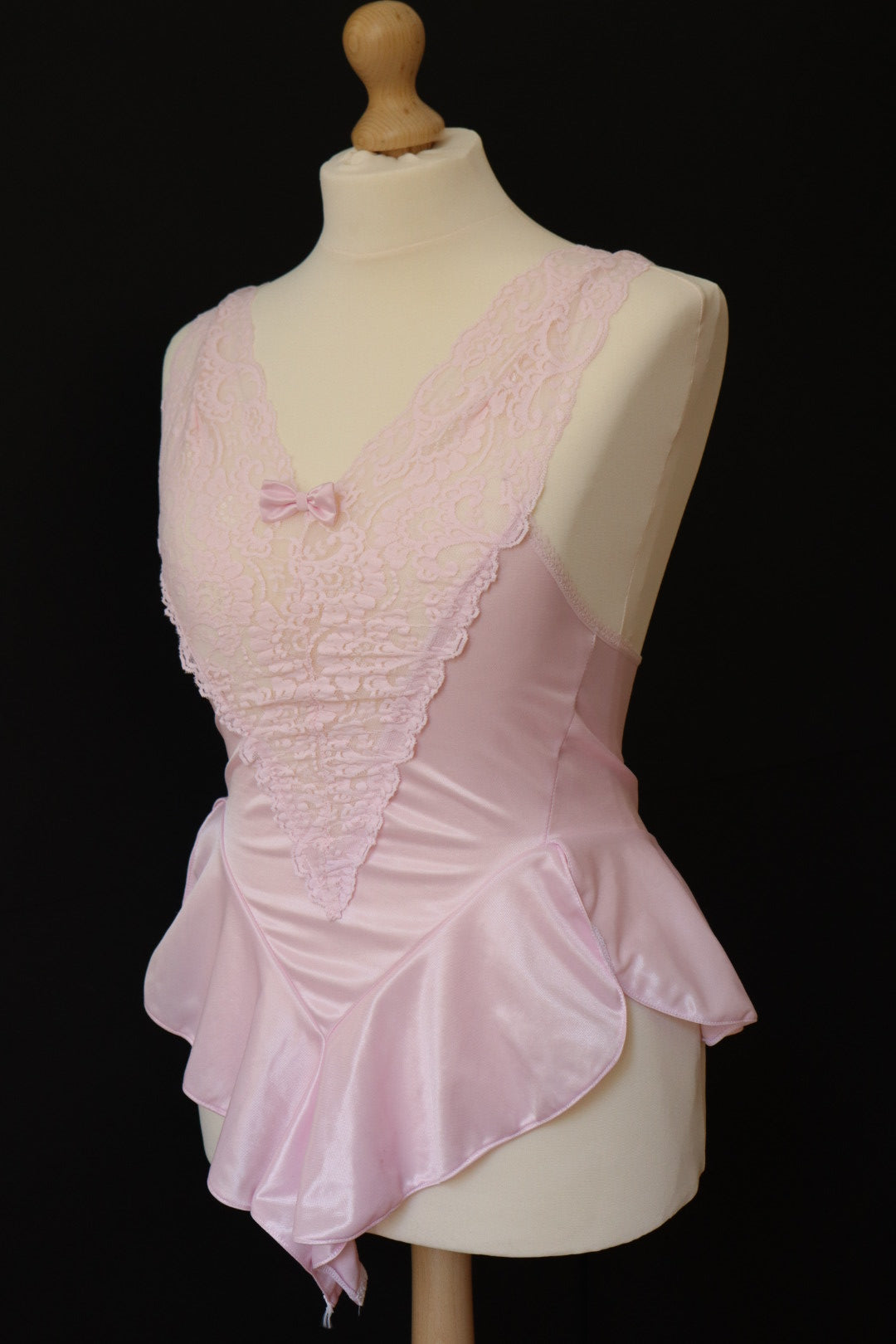 1980’s pink body ballet style with lace details size L - XL