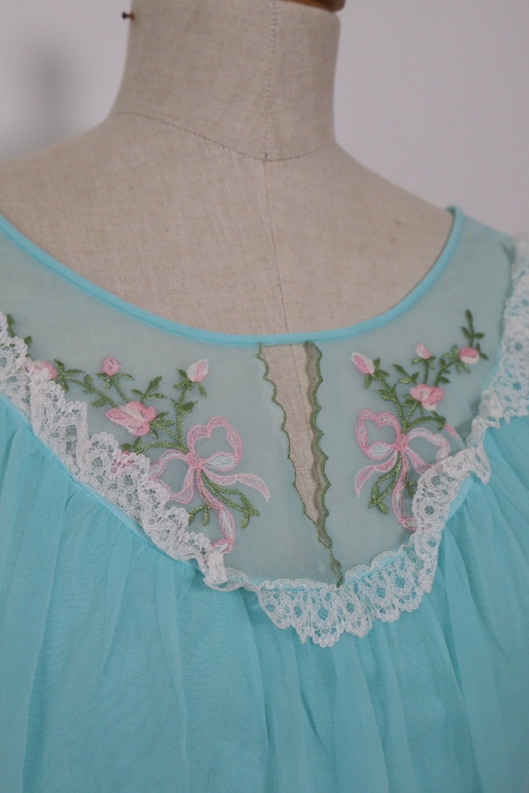1960’s soft blue babydoll size small with embroidered bow & flower detail