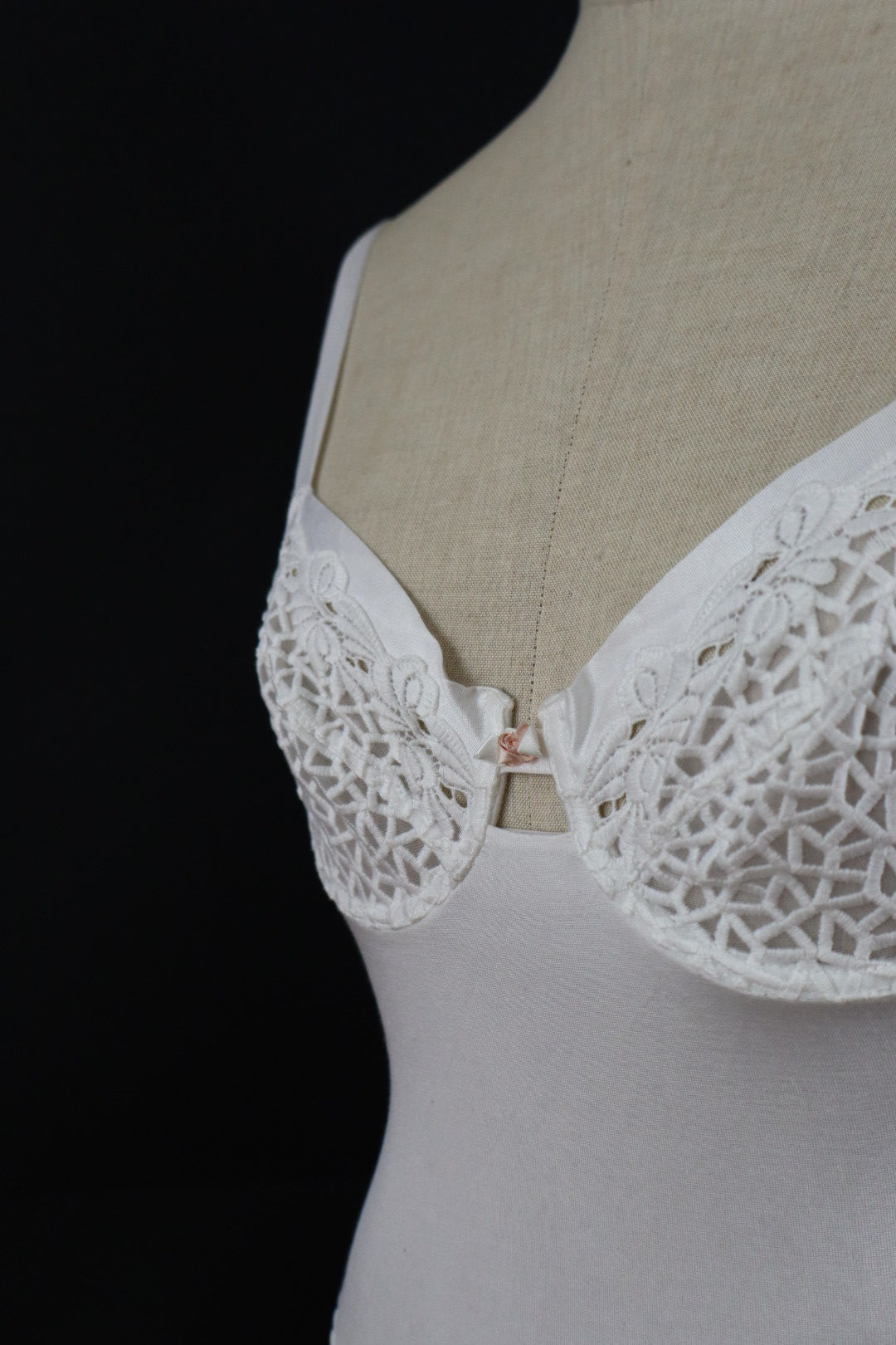 White body with lace cups by the French lingerie brand Rosy size us32b / eu70b / fr85b