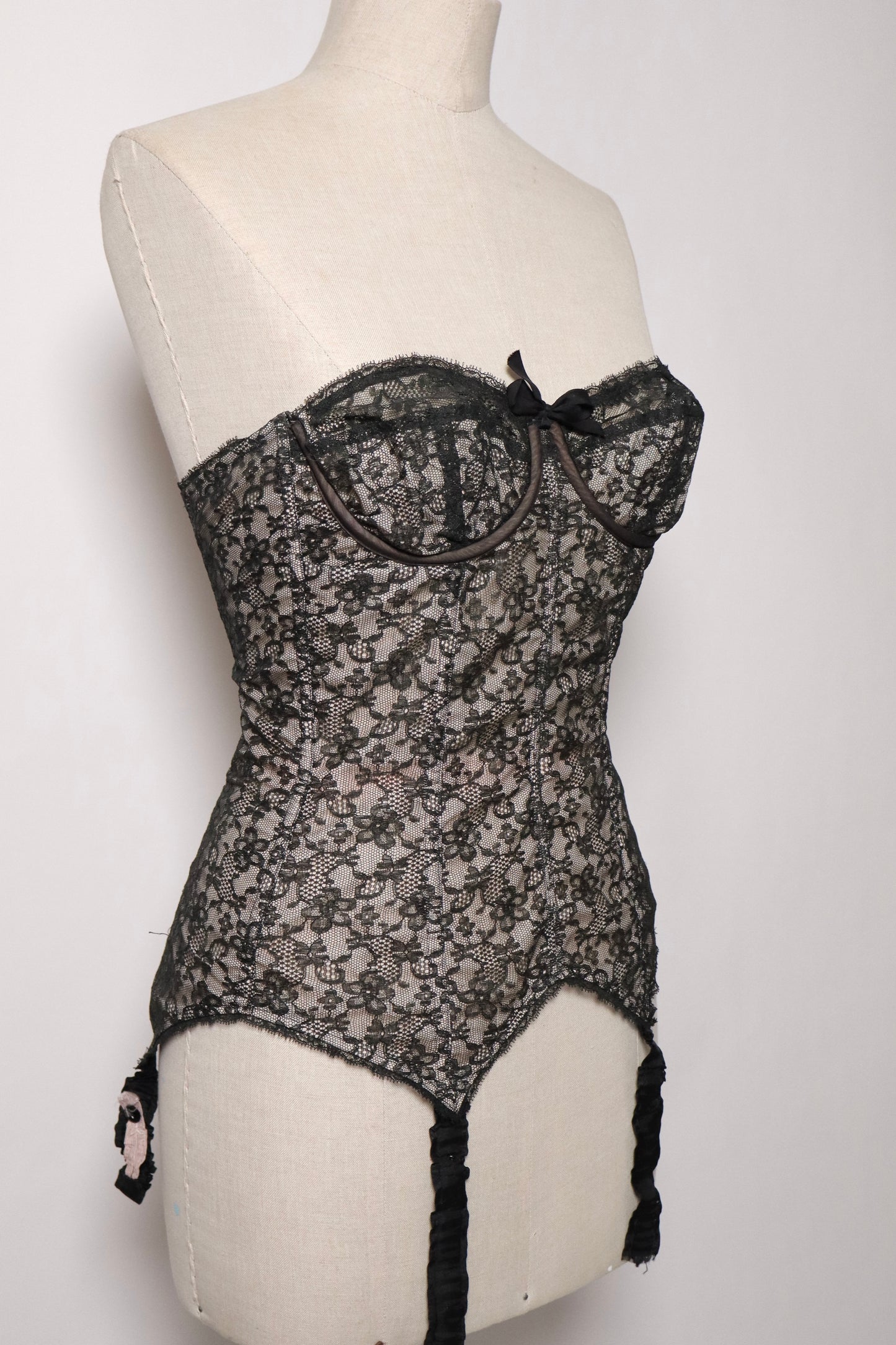 Rare 1955’s bustier by the French lingerie brand ‘Star’. Size FR90B / EU75B / US34B