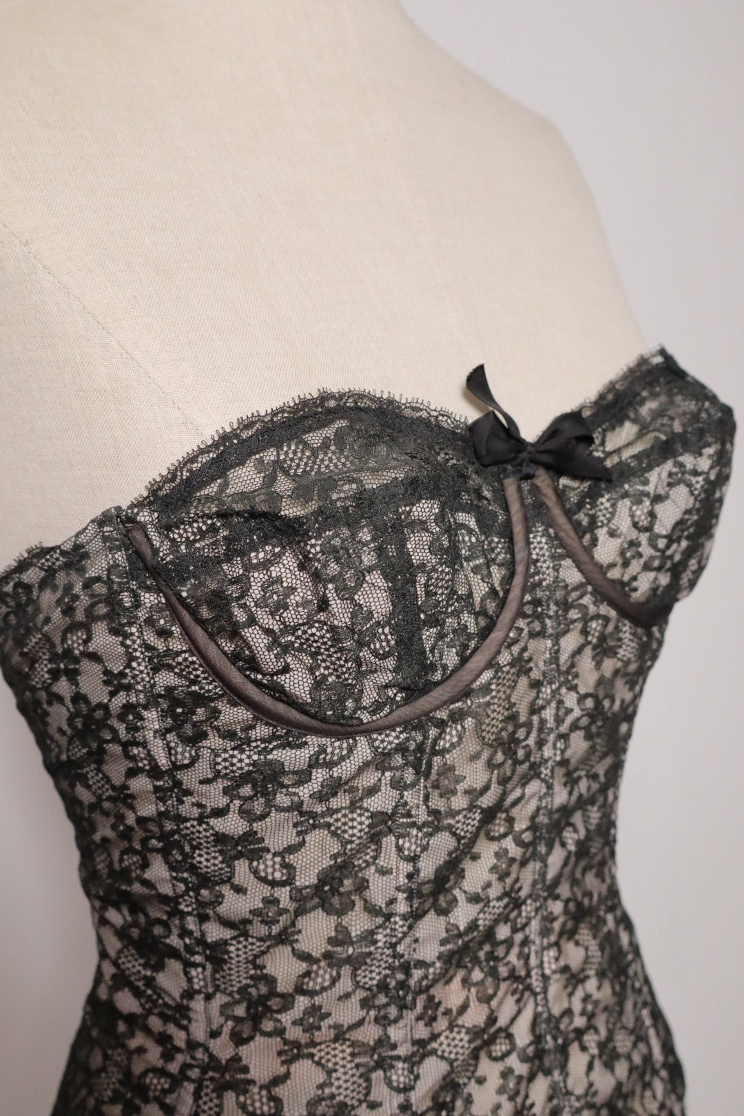 Rare 1955’s bustier by the French lingerie brand ‘Star’. Size FR90B / EU75B / US34B