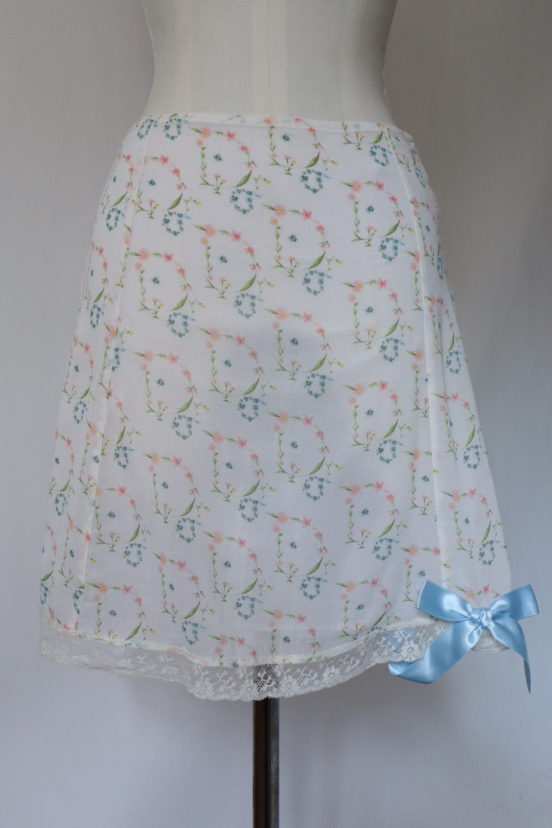 Christian Dior Summer/Spring 2005 floral vine skirt size XS with bow