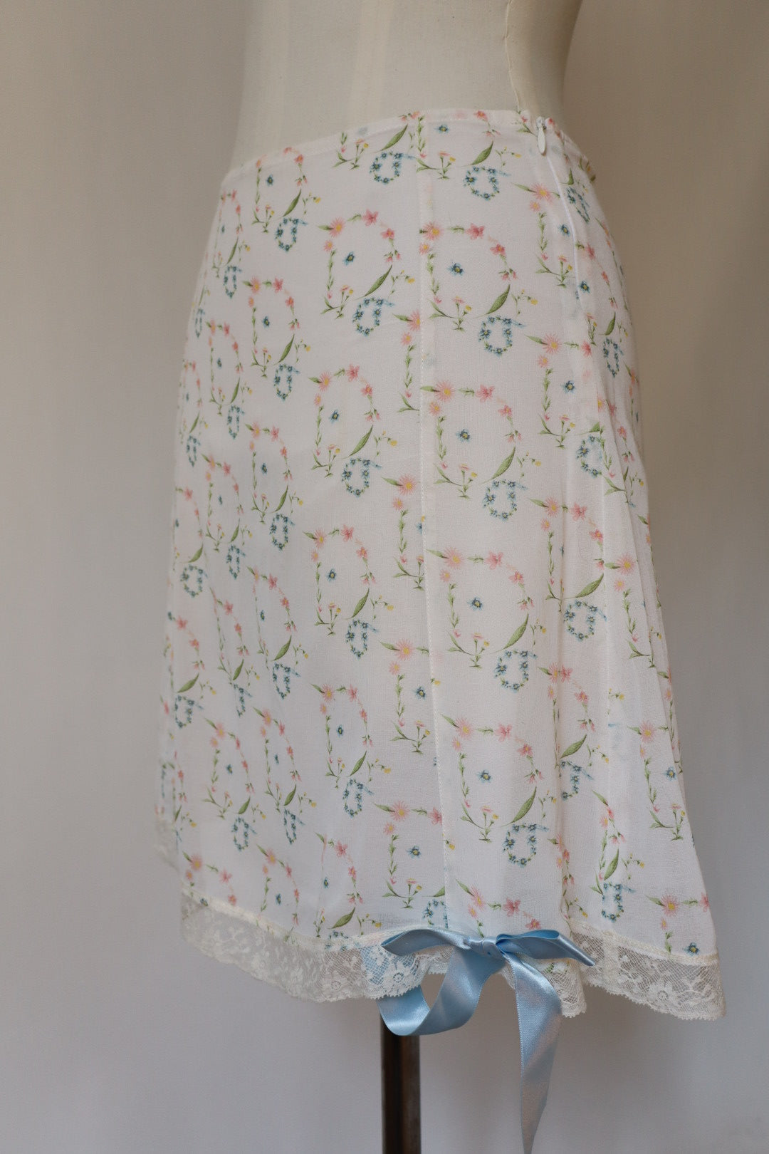 Christian Dior Summer/Spring 2005 floral vine skirt size XS with bow
