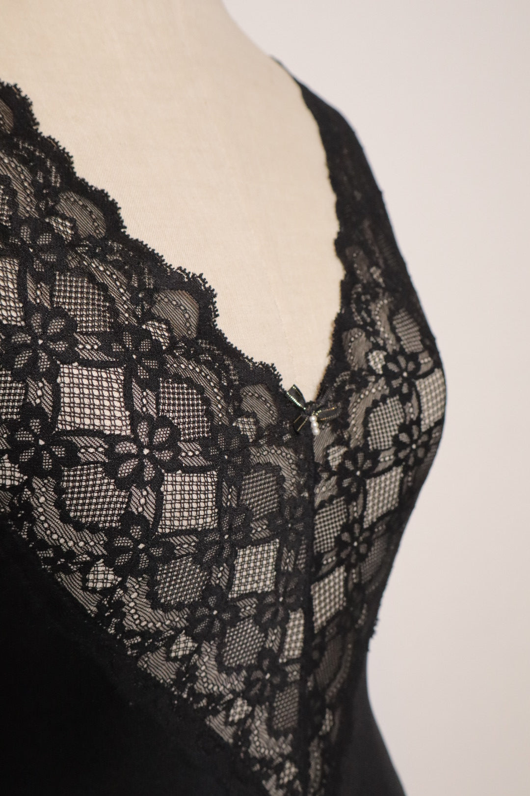 Black body with lace décolletée size medium