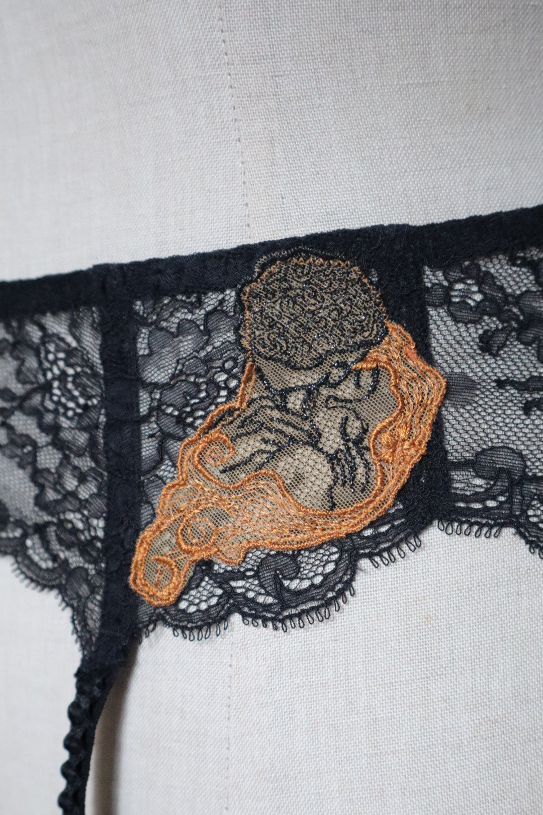 Gustav Klimt ‘The Kiss’ full lingerie set by Lise Charmel size S - eu70b / fr85b/ us32b