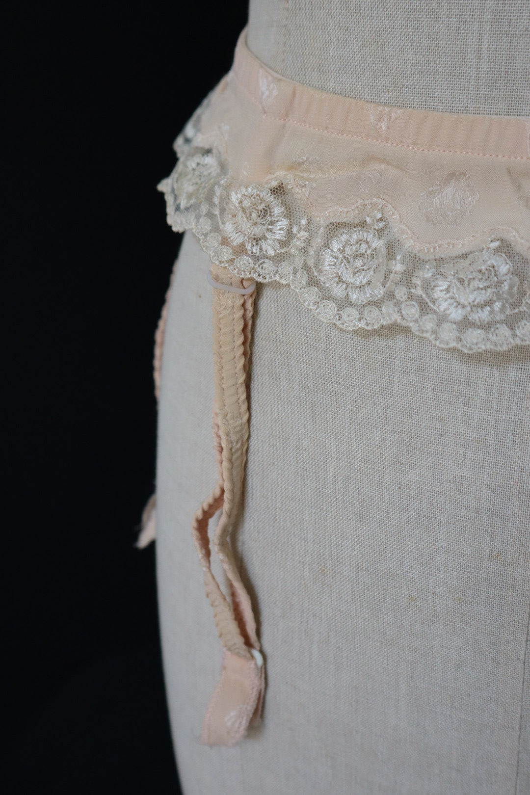 Christian Dior soft pink jartelles with lace size M