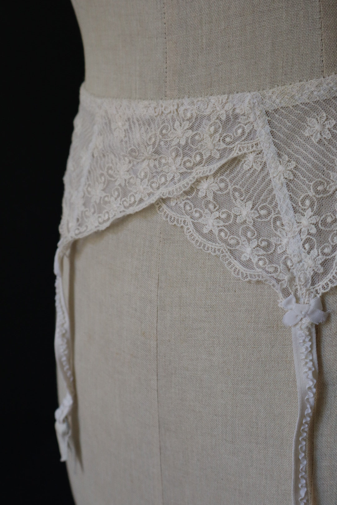 Christian Dior White lace jartelles size M