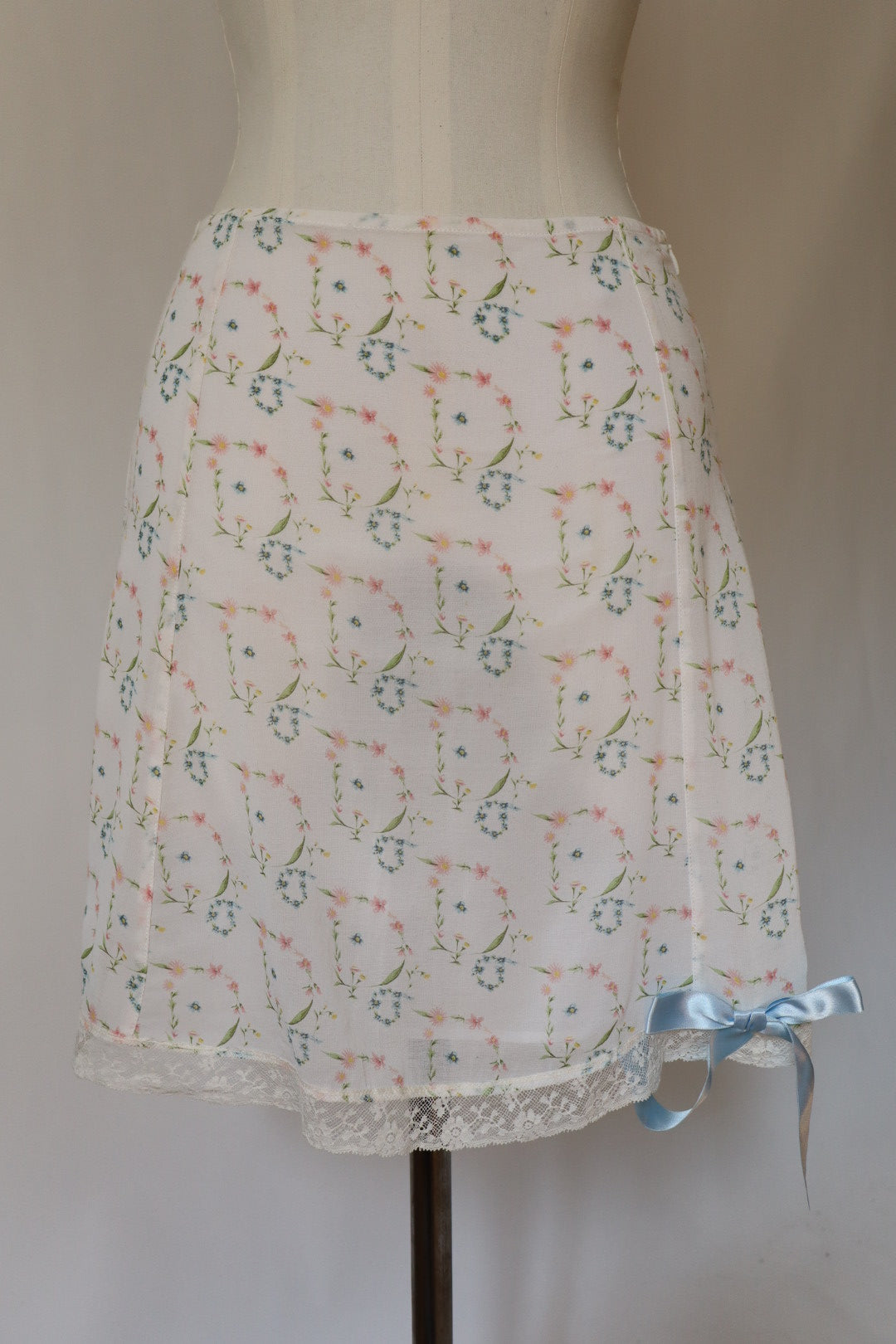Christian Dior Summer/Spring 2005 floral vine skirt size XS with bow