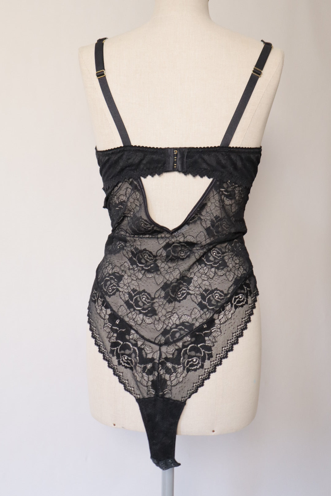 Black lace body size EU100C / FR115C / US44C