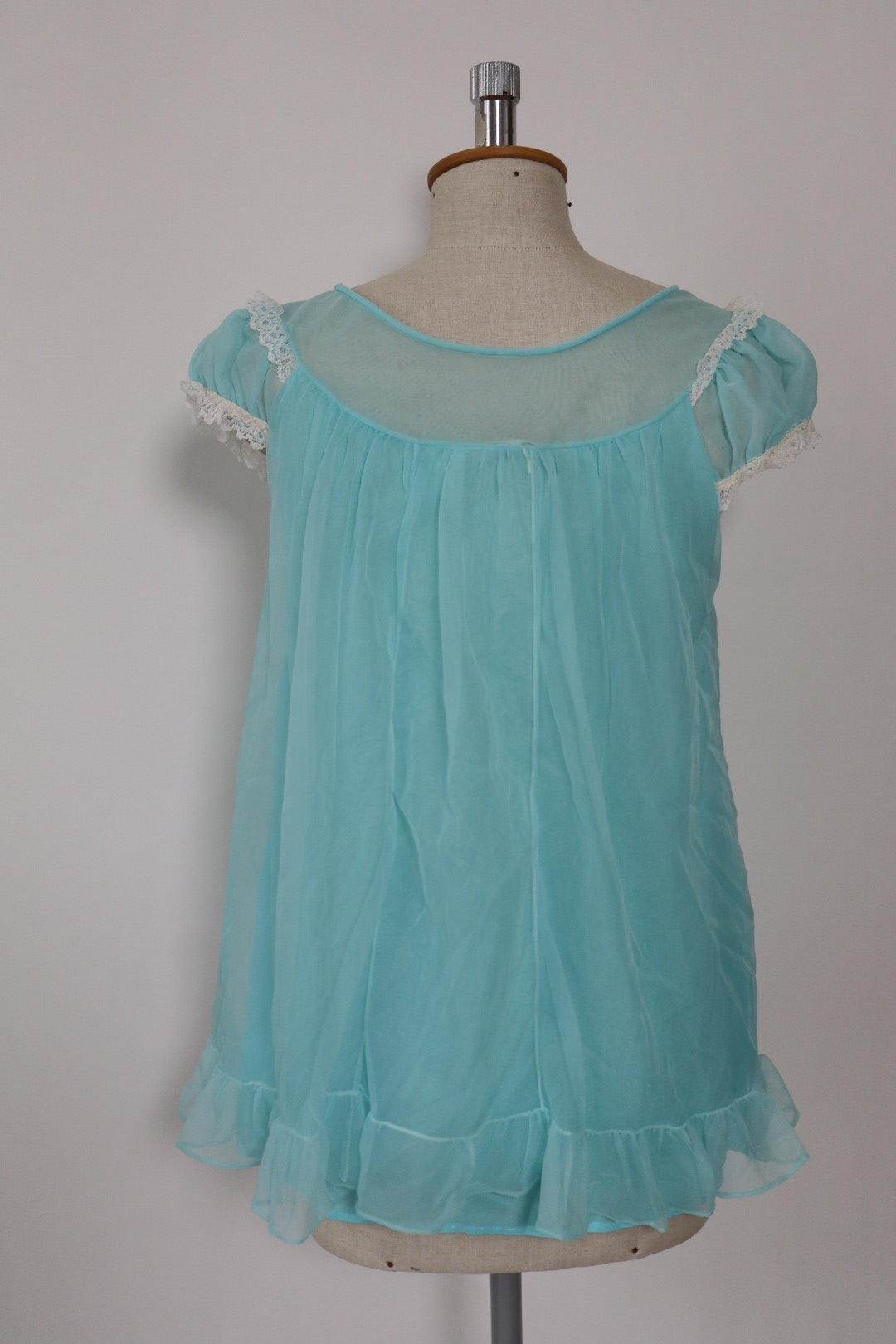 1960’s soft blue babydoll size small with embroidered bow & flower detail
