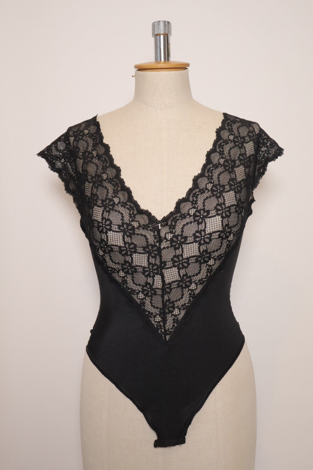 Black body with lace décolletée size medium