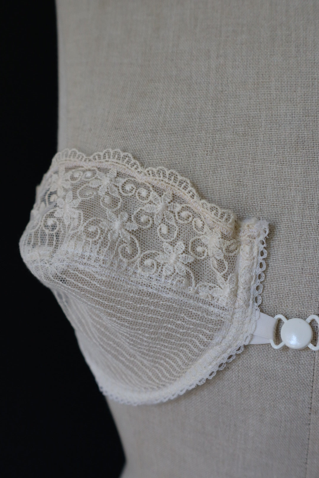 Christian Dior white lace bralette size eu75B / fr90b / us34b
