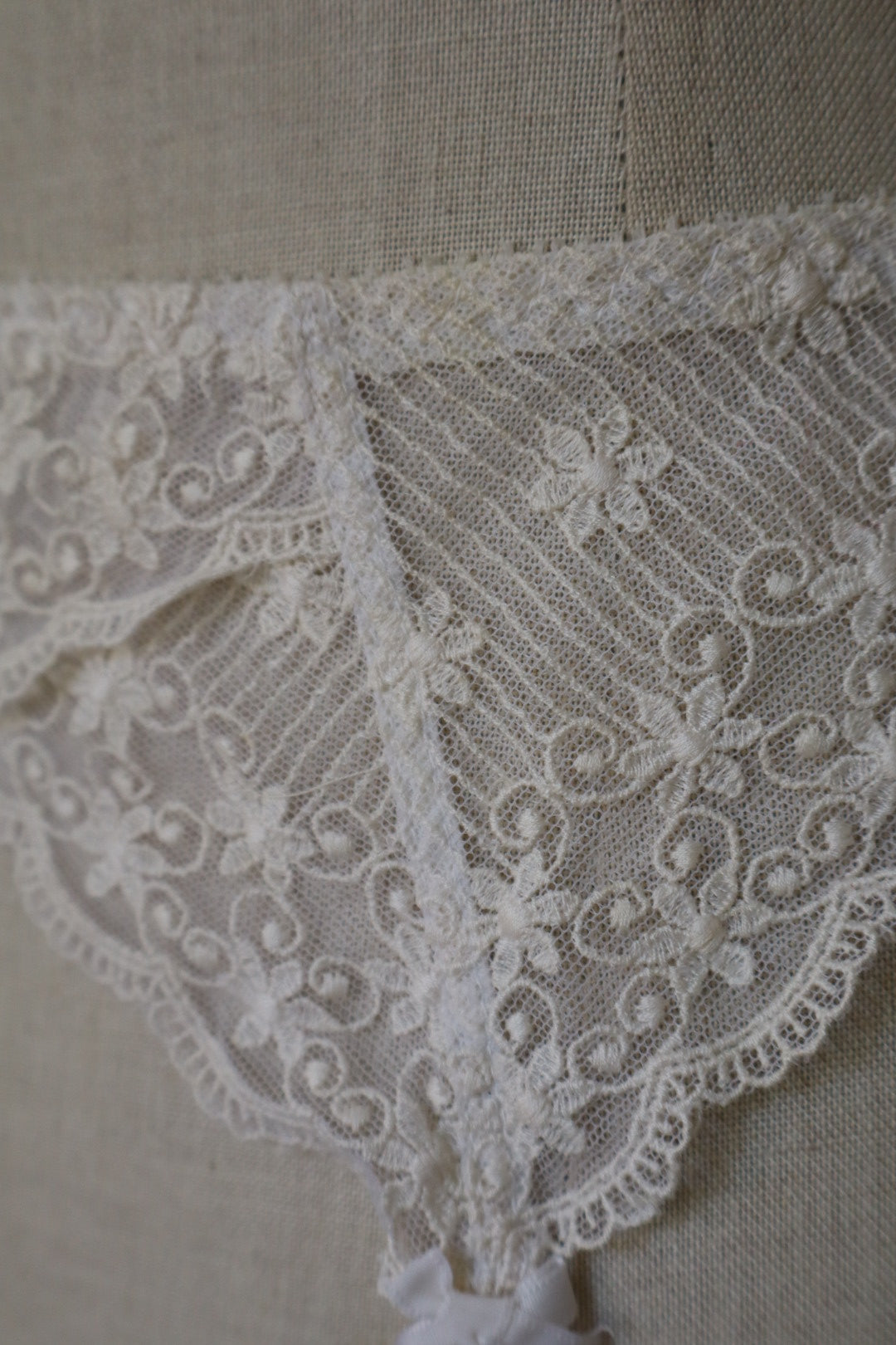 Christian Dior White lace jartelles size M