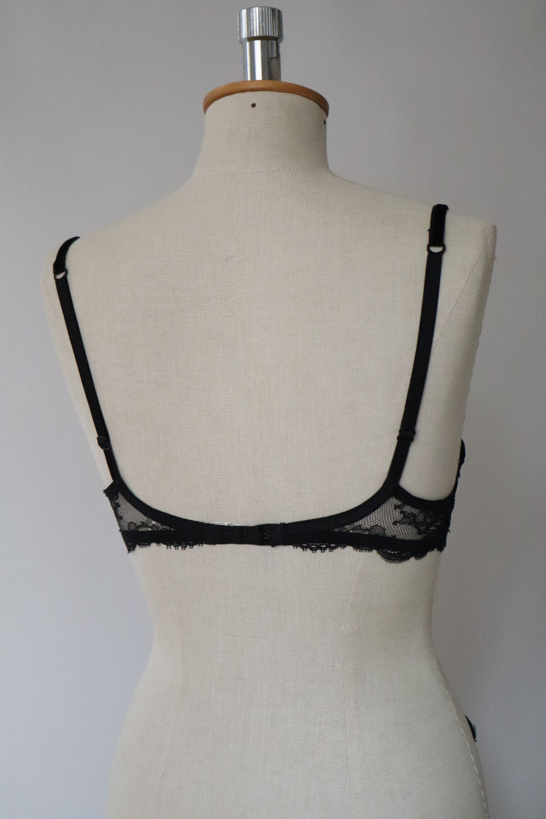 Lingerie set inspired by Gustav Klimt ‘The Kiss’ by French lingerie brand Lise Charmel - size EU70B / FR85B/ US32B