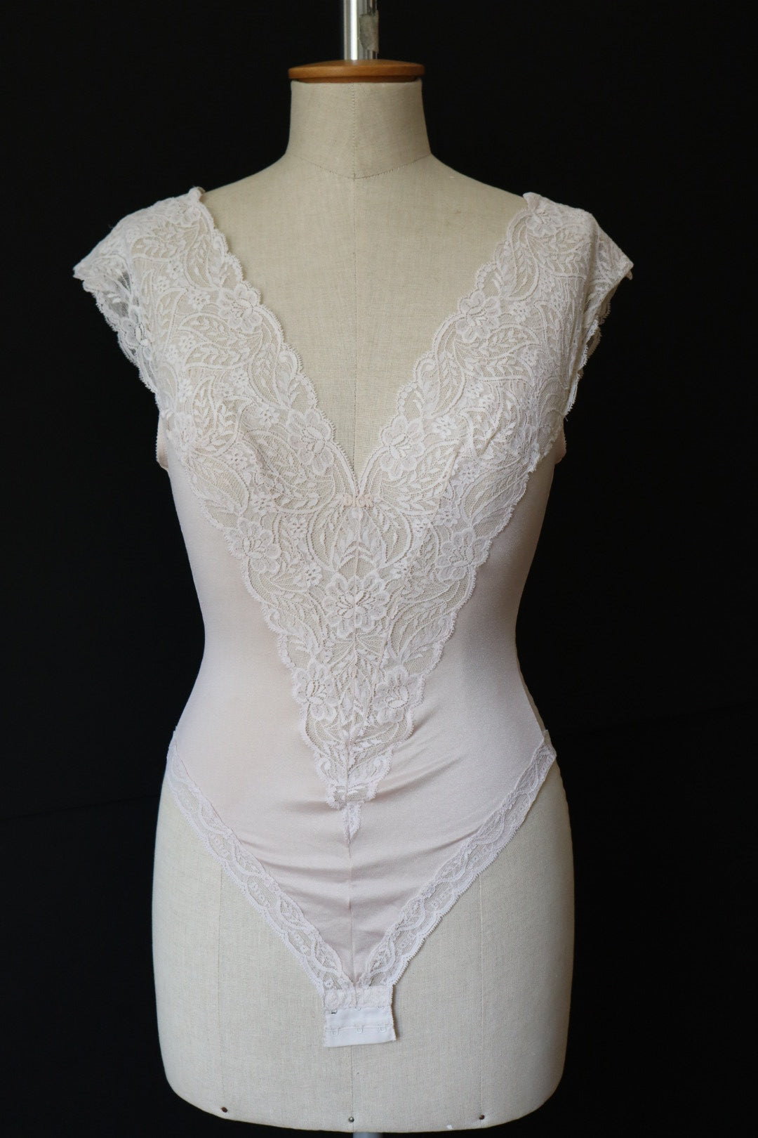Christian Dior lace body size M crème color