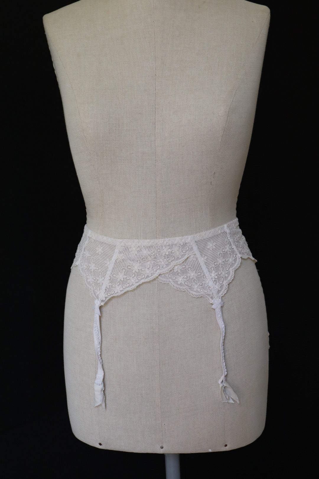 Christian Dior White lace jartelles size M