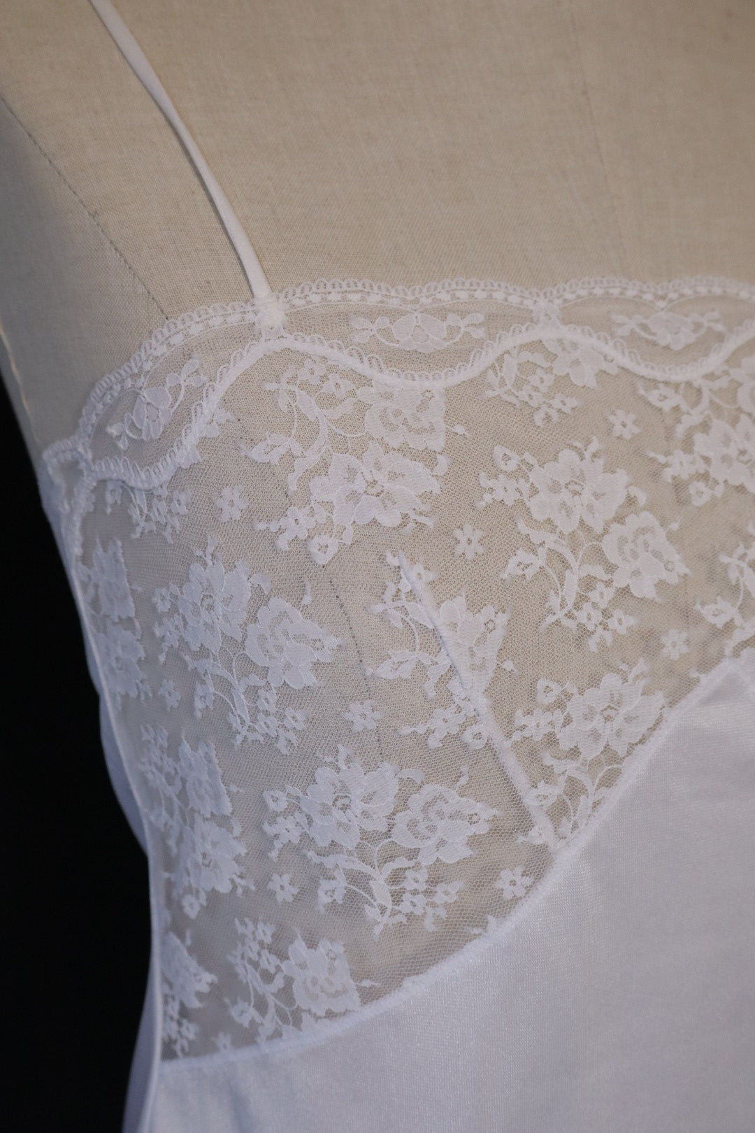 White 1970’s lace cami top size M