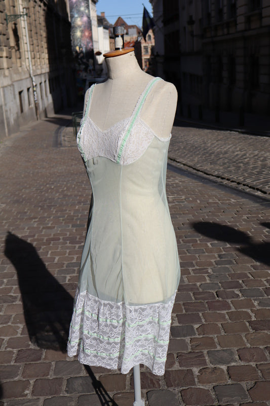 1950’s soft green slipdress with lace size M